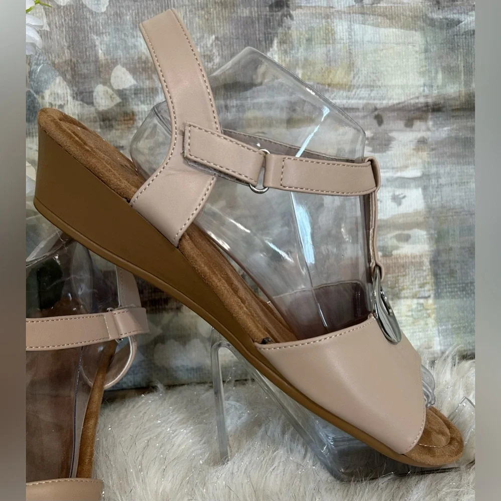 NEW Impo T-Strap Sandals with Silver Ring - Blush Tan. Size 11W